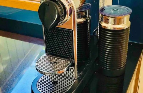 Stanwell Park Casa | Tropical Beach Escape - 3 min Walk to Surf Beach and Cafes