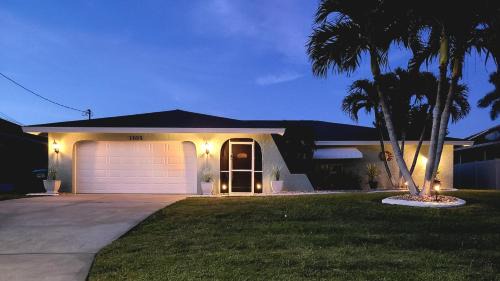 Cape Coral Casa | Tropical Breeze Canal Waterfront Home, Heated Pool