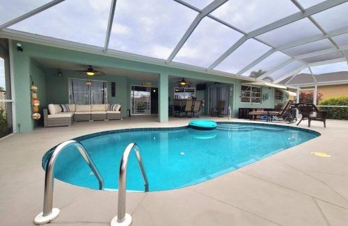Cape Coral Casa | Tropical Breeze Canal Waterfront Home, Heated Pool