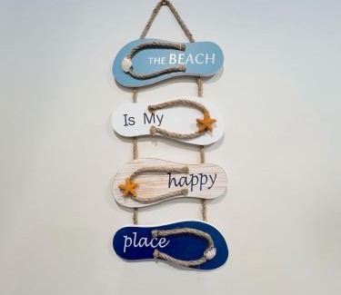 Southeast Calgary Apartamento | Tropical Caribbean-Themed Cozy Getaway - King Bed-Free Parking