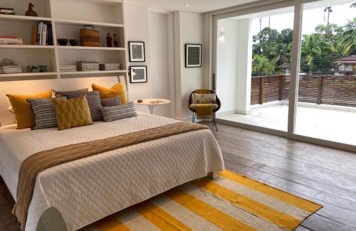 Pontal Casa | Tropical Contemporary Suites