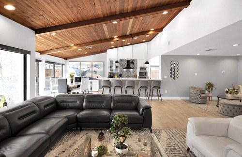 Plantation Casa | Tropical Dream House in Plantation – 3-Bedroom Home with Pool