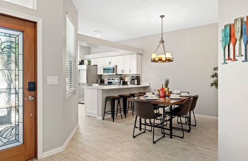 Central Naples Casa | "Tropical Escape" Nápoles Boutique Piscina de agua salada / Spa Inicio.