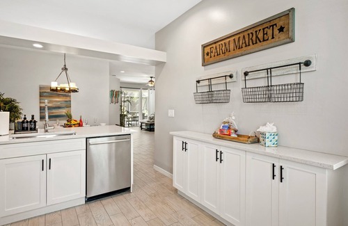 Central Naples Casa | "Tropical Escape" Nápoles Boutique Piscina de agua salada / Spa Inicio.