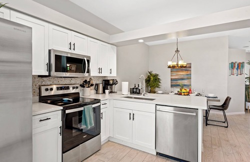 Central Naples Casa | "Tropical Escape" Nápoles Boutique Piscina de agua salada / Spa Inicio.