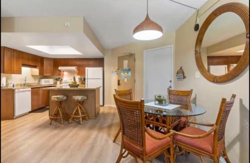 Kihei Apartamento | Tropical Family Resort Near Beach-Full Kitchen, AC & WIFI
