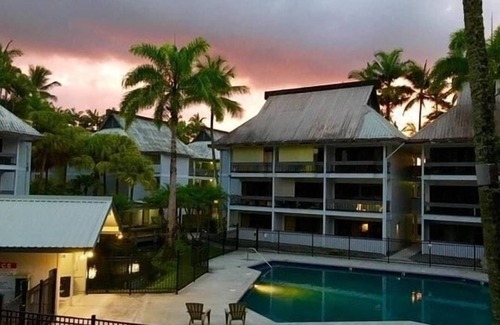 Hilo Apartamento | Tropical Garden Condo with Pool Kitchen, and AC