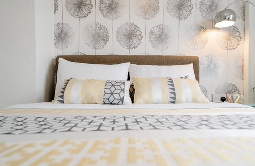 Stonnall Casa | Tropical Garden Oasis