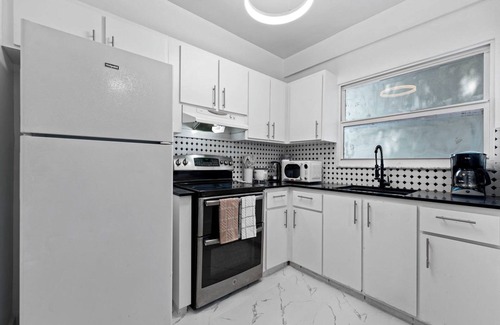 East Little Havana Apartamento | Tropical Havana | 2BR | Central Location