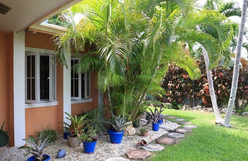Nassau Apartamento | Tropical Haven Retreat Full service Queen villa