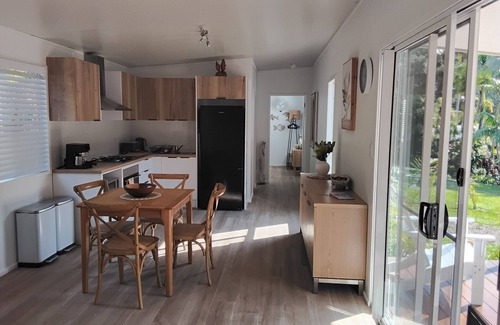 Smiths Lake Cabaña | Tropical Hideaway Cottage