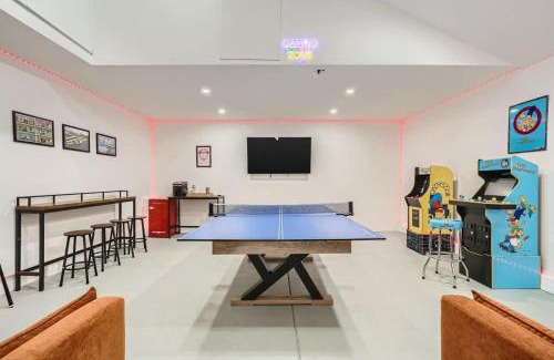 Spring Valley Casa | Tropical House with Heated Pool 10 Min to Strip