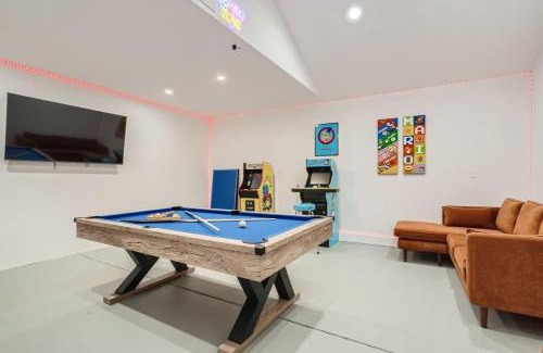 Spring Valley Casa | Tropical House with Heated Pool 10 Min to Strip