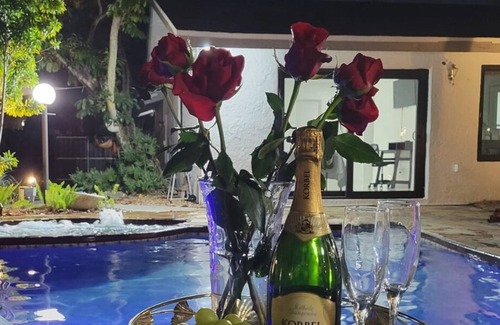 Ives Estates Villa | Tropical Oasis Miami /Beach/ Hard Rock Stadium /8Bds /POOL /Jacuzzi/ GAMES /BBQ