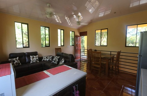 Esterillos Casa | Casa frente al mar con casa de huéspedes y dos piscinas!