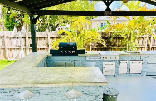 Liberty City Casa | Tropical Paradise 3BR Oasis with Heated Pool and Summer Kitchen
