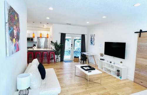 Liberty City Casa | Tropical Paradise 3BR Oasis with Heated Pool and Summer Kitchen