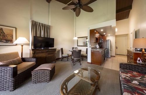 Princeville Hotel | Tropical Paradise Retreat in Princeville! Full Kitchen, Swimming Pool!