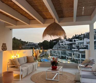 Benahavis Apartamento | Tropical penthouse with big roof terrace