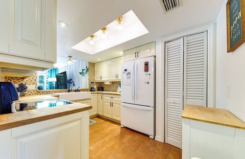 Stuart Cabaña | Tropical Pool Paradise: 1 Mi to Downtown Stuart!