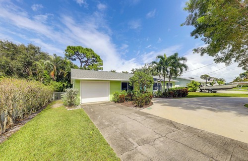 Stuart Cabaña | Tropical Pool Paradise: 1 Mi to Downtown Stuart!