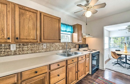 Charlotte Harbor Casa | Tropical Port Charlotte Cottage - Walk to Bay!
