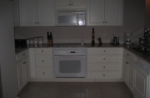 Vamo Casa | Tropical Shores Retreat-Great Location - Discounts for stays 3 months or longer