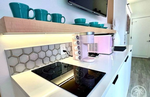 Miami Beach Apartamento | Tropical South Beach Condo - 1 Block to Beach!