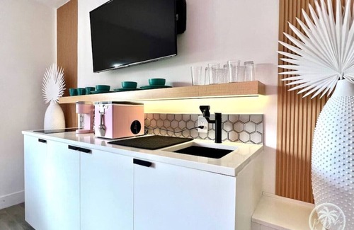 Miami Beach Apartamento | Tropical South Beach Condo - 1 Block to Beach!