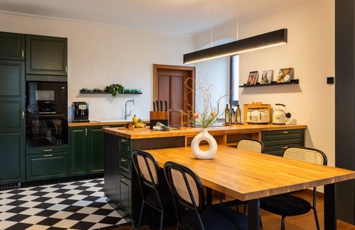 Budesheim Apartamento | Tropical Wellness Suite Sauna, whirlpool, TV, BBQ