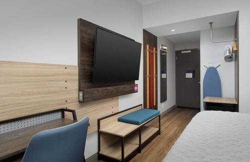 Charlotte Hotel | Tru by Hilton Charlotte Airport Lake Pointe