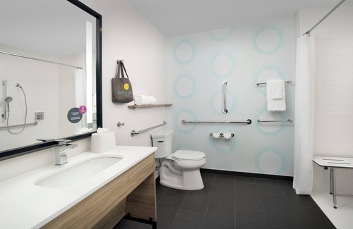 Charlotte Hotel | Tru by Hilton Charlotte Airport Lake Pointe