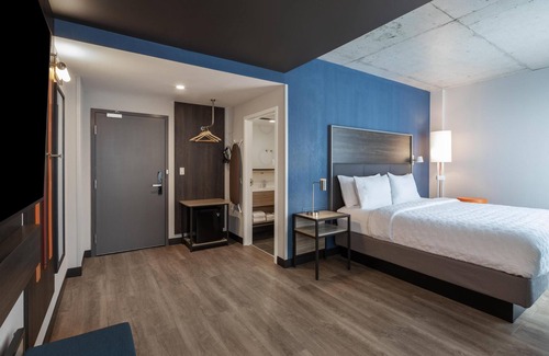 Gay Village Hotel | Tru by Hilton Montreal centre-ville