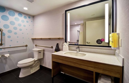 Sterling Heights Hotel | Tru by Hilton Sterling Heights Detroit