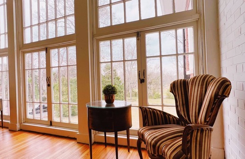 LaGrange Apartamento | Historic mansion in the heart of LaGrange. Luxury amenities!