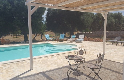 Ostuni Casa | Trulli Momenti delle Stelle, private 12 m Pool, BBQ, roofed outside Kitchen