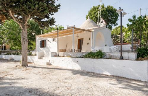 Selva di Fasano Apartamento | Trullo Bella Vista with patio & parking
