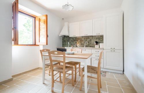 Selva di Fasano Apartamento | Trullo Bella Vista with patio & parking