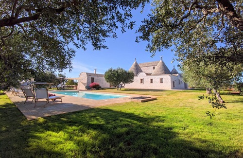 Martina Franca Villa | Trullo Don Mino, very close to ALBEROBELLO and Locorotondo, private pool