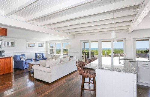 North Truro Casa | Truro Beachfront House For a Group!