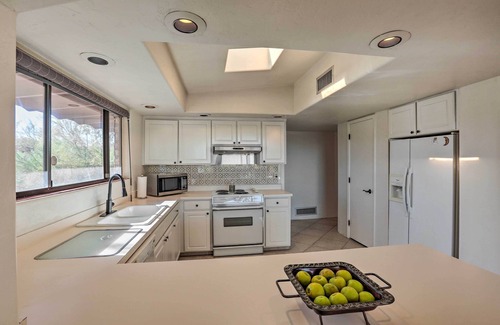 Catalina Foothills Estates Casa | Tucson Oasis 'La Casa de las Palmas' w/ Pool!