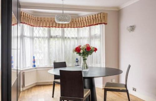 Tudor Casa | Tudor house · Kingston luxury 5 bed villa