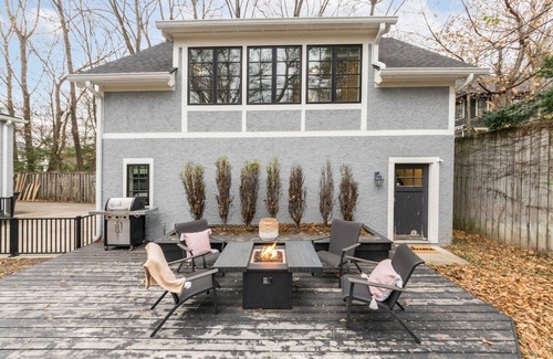 North Burns Park Apartamento | Tudor Style Carriage House
