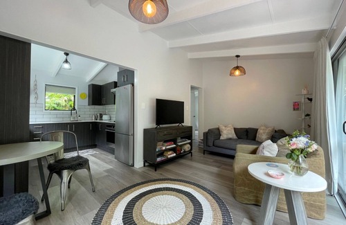 Onetangi Casa | Tui Cottage - Stay Waiheke