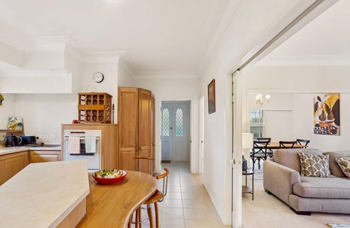 Karaka Casa | Tui Country Retreat with Wi-Fi and Garden Views
