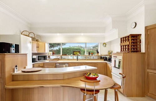 Karaka Casa | Tui Country Retreat with Wi-Fi and Garden Views