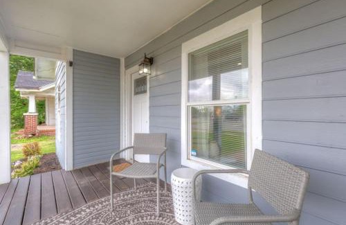 Tulsa Casa | Tulsa Boho Bungalow - King Bed Near Dtwn, EXPO, TU