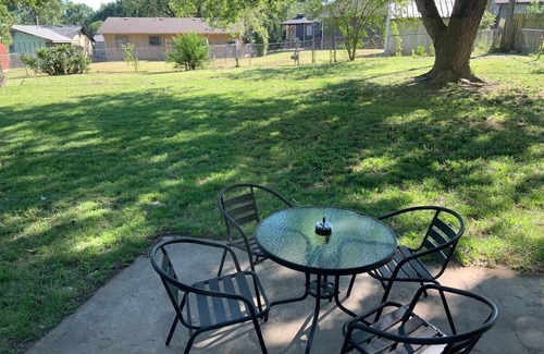 Tulsa Casa | Tulsa whole home near Hard Rock Casino and I-44 with large fenced backyard