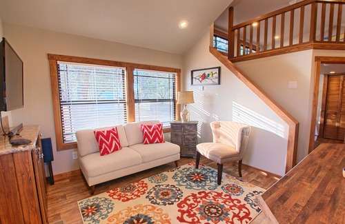 Kingsland Cabaña | Tumbleweed pequeña casa en un hermoso lago privado en el Texas Hill Country