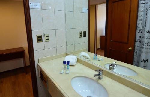 Las Rejas Hotel | Tur Hotel Santiago